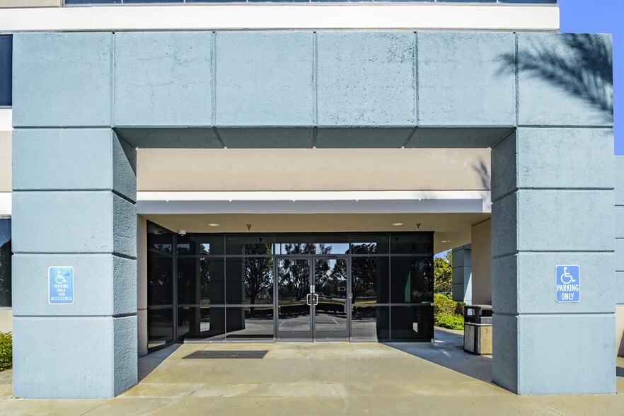 1260 S Dupont Ave, Ontario, CA for lease - Building Photo - Image 3 of 11