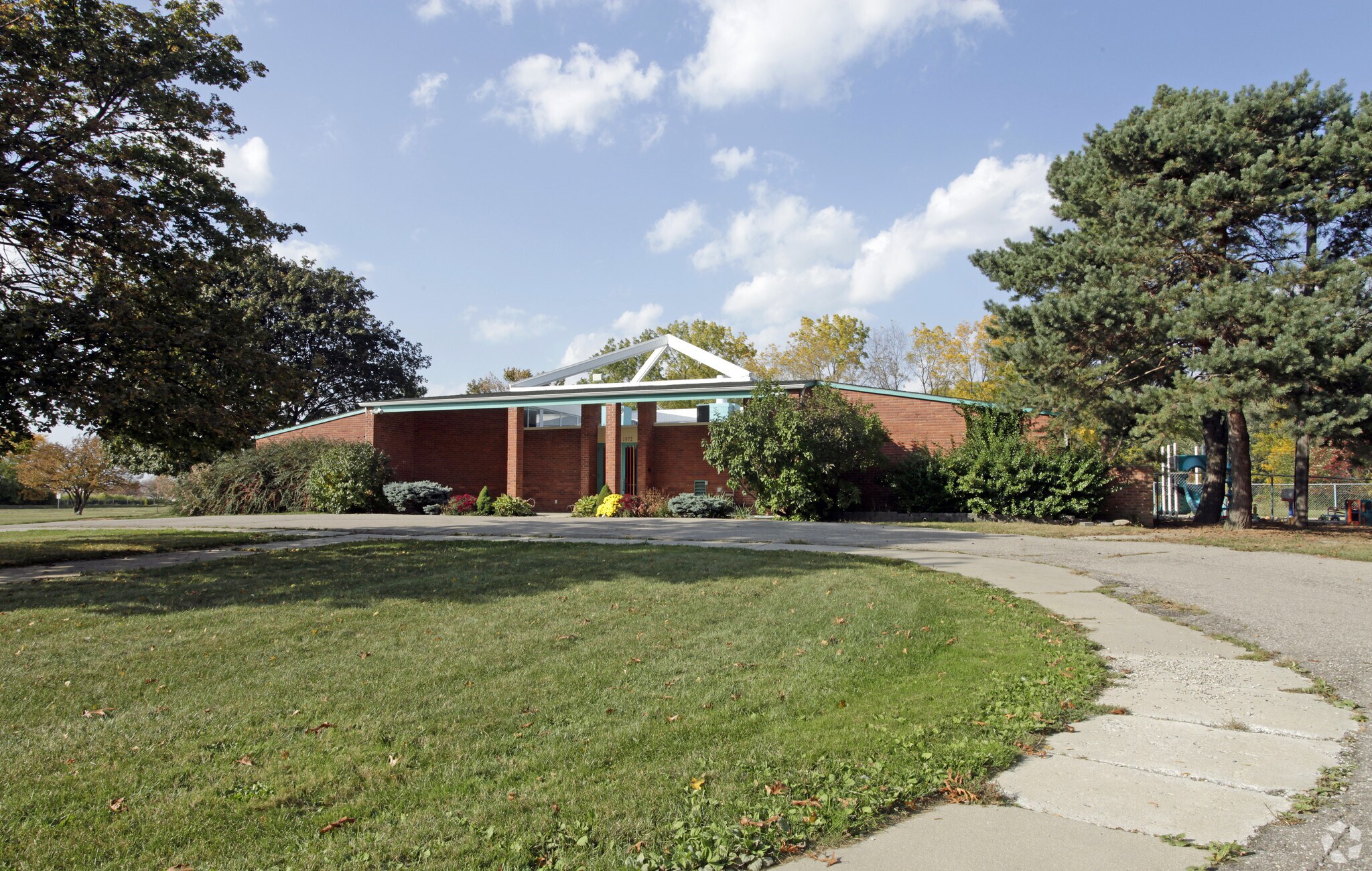 2101 Opdyke Rd, Bloomfield Hills, MI for sale Primary Photo- Image 1 of 1