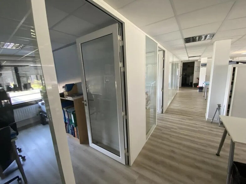 Office in Nantes for lease - Interior Photo - Image 3 of 16