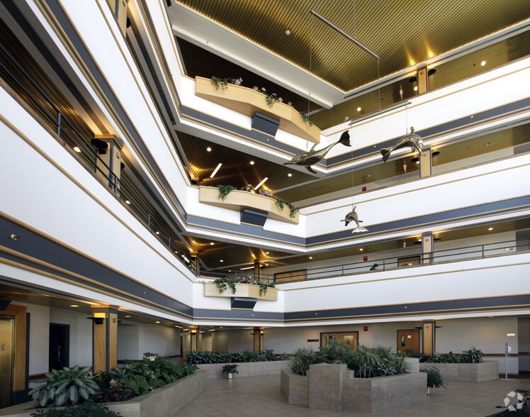 200 Metroplex Dr, Edison, NJ for lease - Lobby - Image 2 of 6