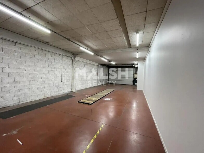 Flex in Givors for lease - Interior Photo - Image 3 of 7