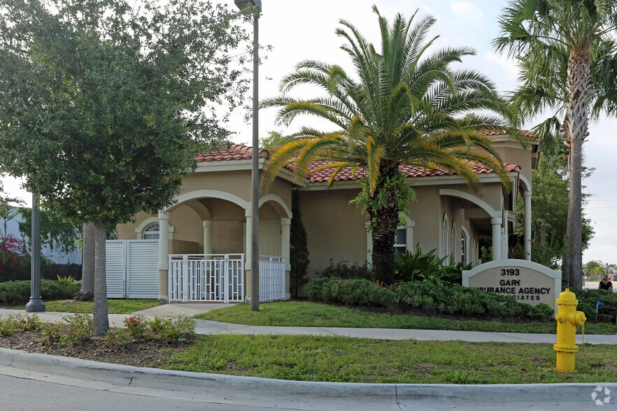 3193 SE Dixie Hwy, Stuart, FL for sale - Primary Photo - Image 1 of 1