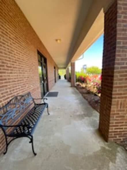 107-109 Osigian Blvd, Warner Robins, GA for sale - Building Photo - Image 1 of 1