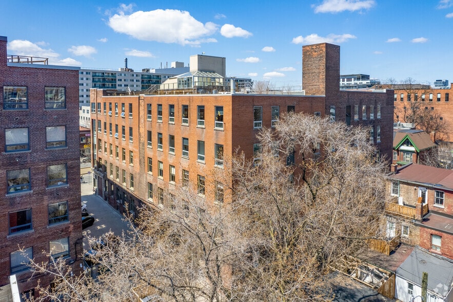 215 Spadina Ave, Toronto, ON for lease - Building Photo - Image 3 of 15