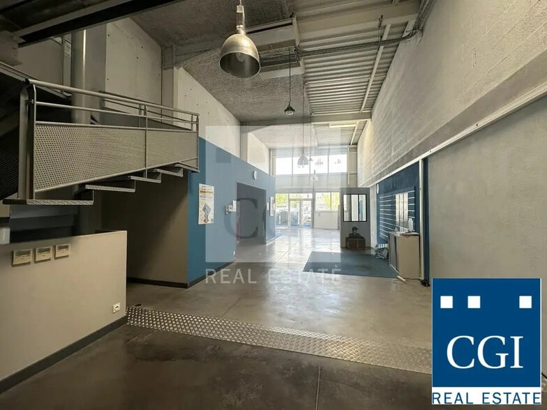 Retail in SAINT-MARTIN-D'HERES for lease - Lobby - Image 3 of 7