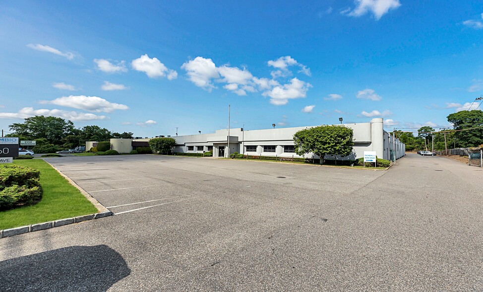 1560 Fifth Ave, Bay Shore, NY for lease - Building Photo - Image 2 of 34