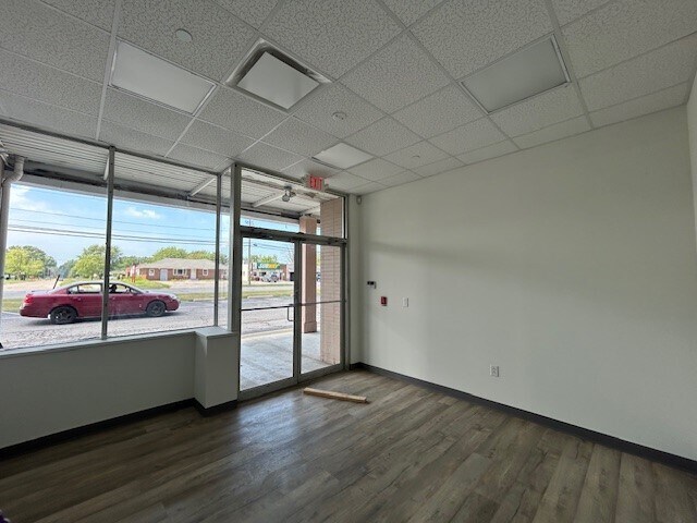 3311 Oberlin Ave, Lorain, OH for lease Interior Photo- Image 1 of 10