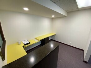 400 Lake Cook Rd, Deerfield, IL for lease Interior Photo- Image 2 of 4