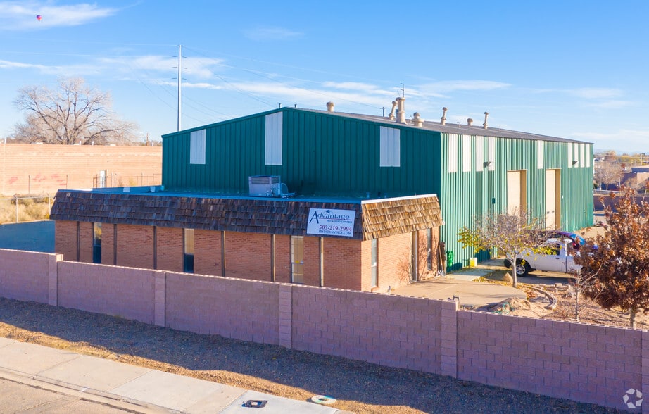 1070 Veranda Rd, Rio Rancho, NM for lease - Primary Photo - Image 1 of 18