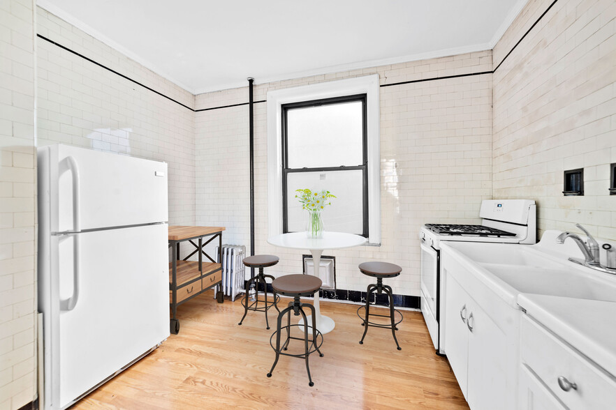 174 15th St, Brooklyn, NY for sale - Interior Photo - Image 3 of 20