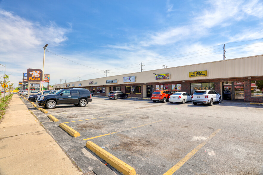 5904-5940 N 76th St, Milwaukee, WI for sale - Building Photo - Image 1 of 1