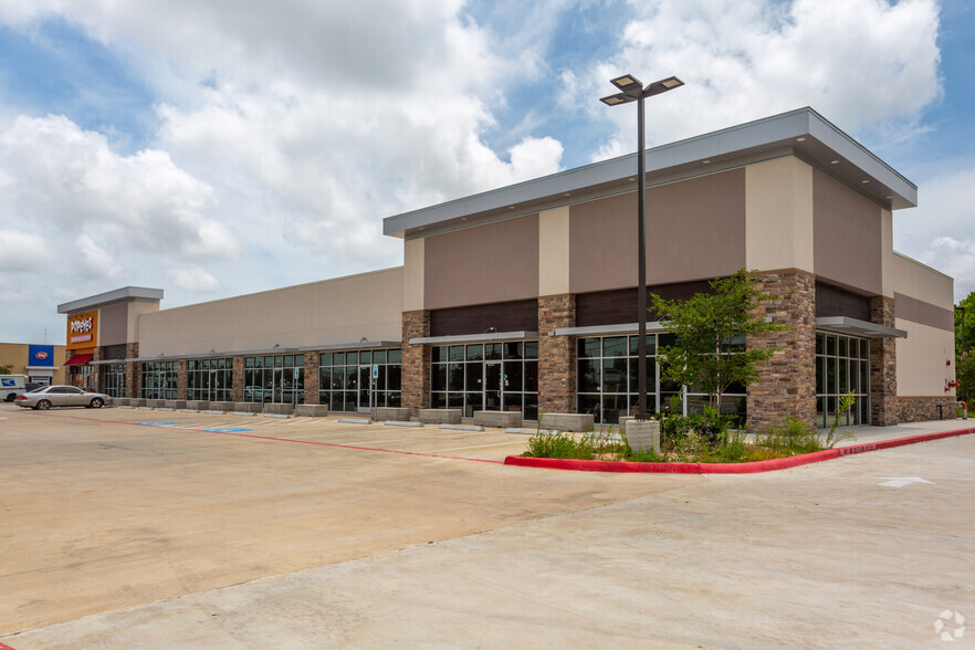 3833 S Main St, Stafford, TX for lease - Building Photo - Image 1 of 7