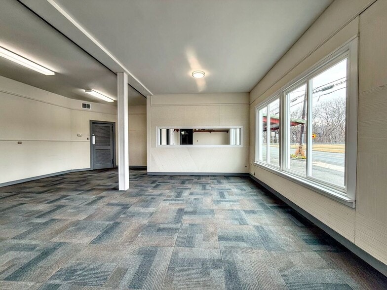 435 Deerfield St, Greenfield, MA for sale - Building Photo - Image 3 of 22