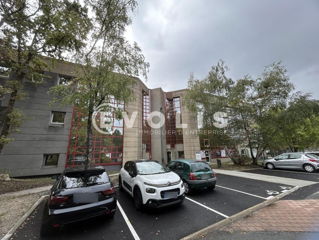 Office in Pessac for lease Building Photo- Image 1 of 4