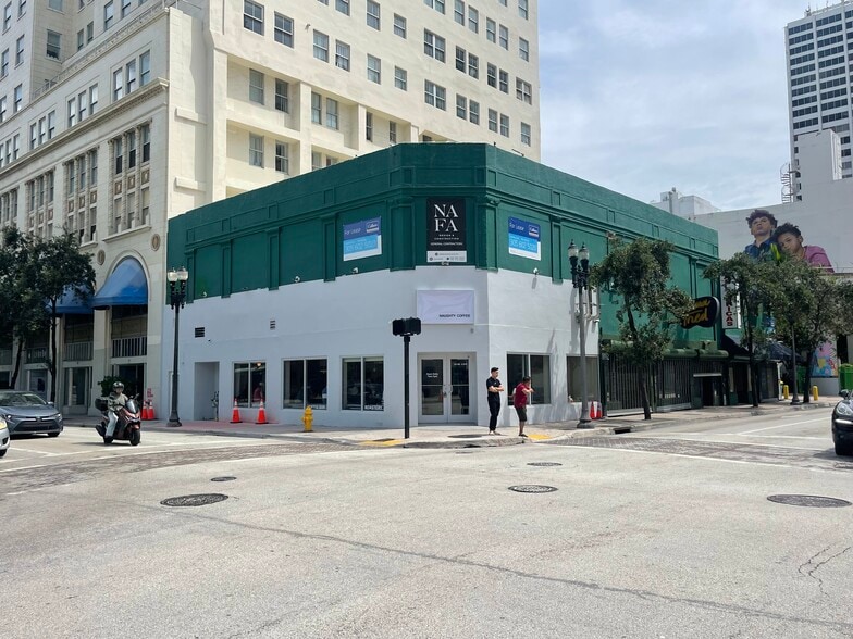 101 NE 2nd Ave, Miami, FL for lease - Building Photo - Image 3 of 10