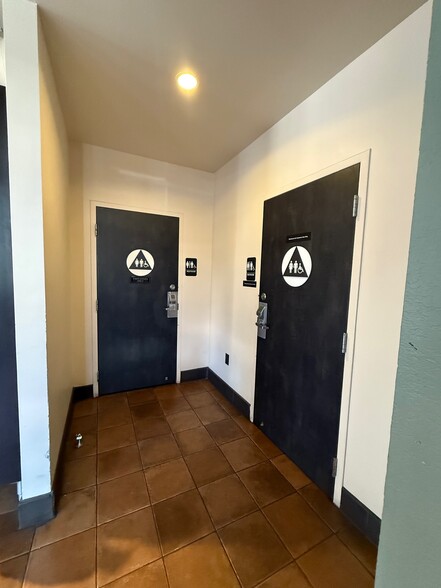 1235 State St, Santa Barbara, CA for lease - Building Photo - Image 2 of 13