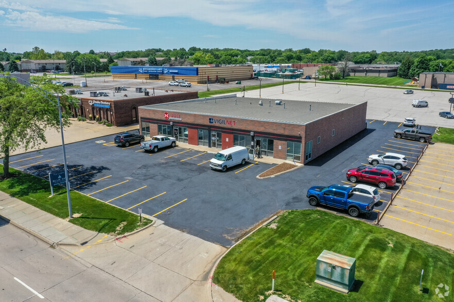 4862 96th St, Omaha, NE for lease - Building Photo - Image 3 of 6