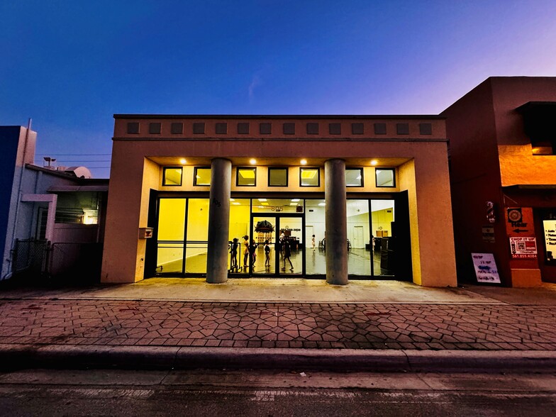 805 Lucerne Ave, Lake Worth, FL for sale - Building Photo - Image 1 of 12