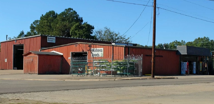 Former Farmer's Feed Portfolio portfolio of 2 properties for sale on LoopNet.com Building Photo- Image 1 of 3