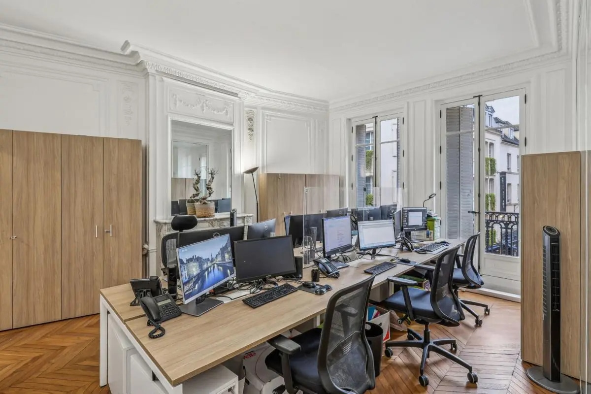174 Boulevard Saint-Germain, Paris for lease Interior Photo- Image 1 of 6
