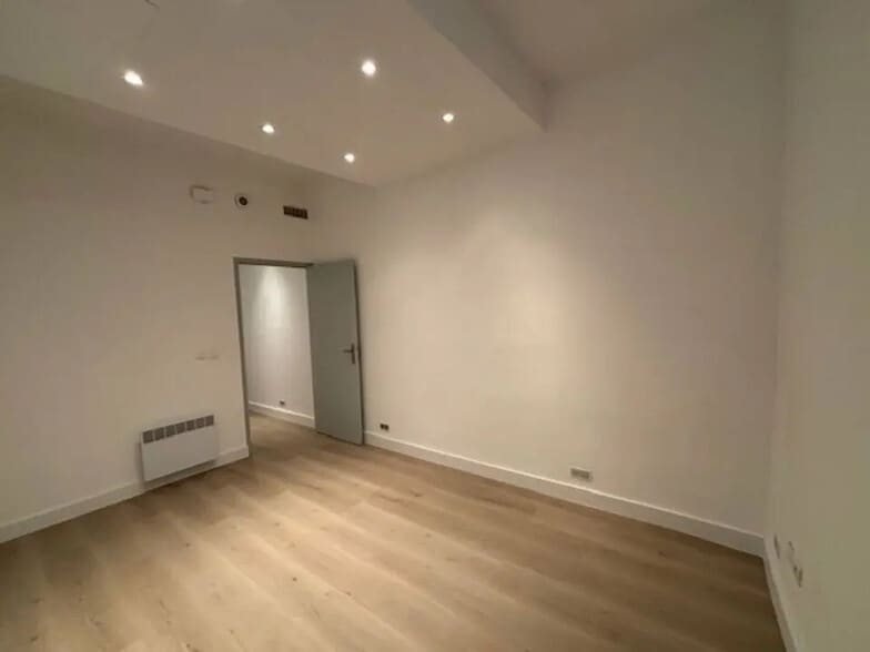 Office in Saint-Gély-du-Fesc for lease - Interior Photo - Image 1 of 6