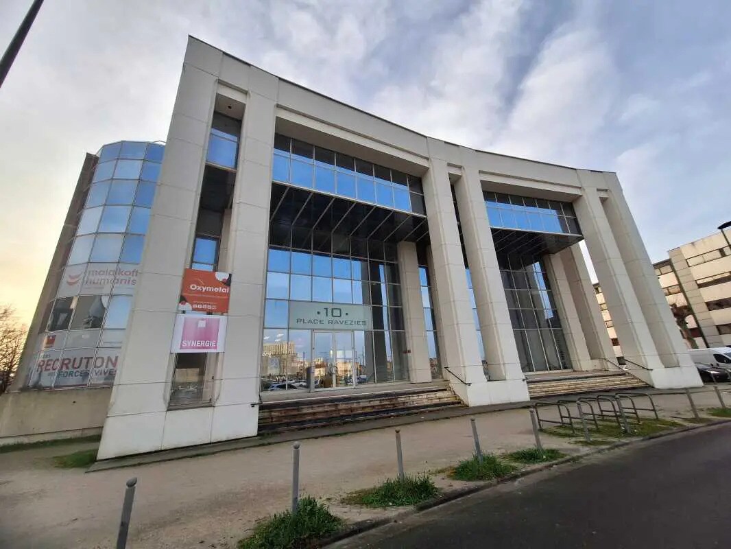 10 Place Ravesies, Bordeaux for lease Building Photo- Image 1 of 12