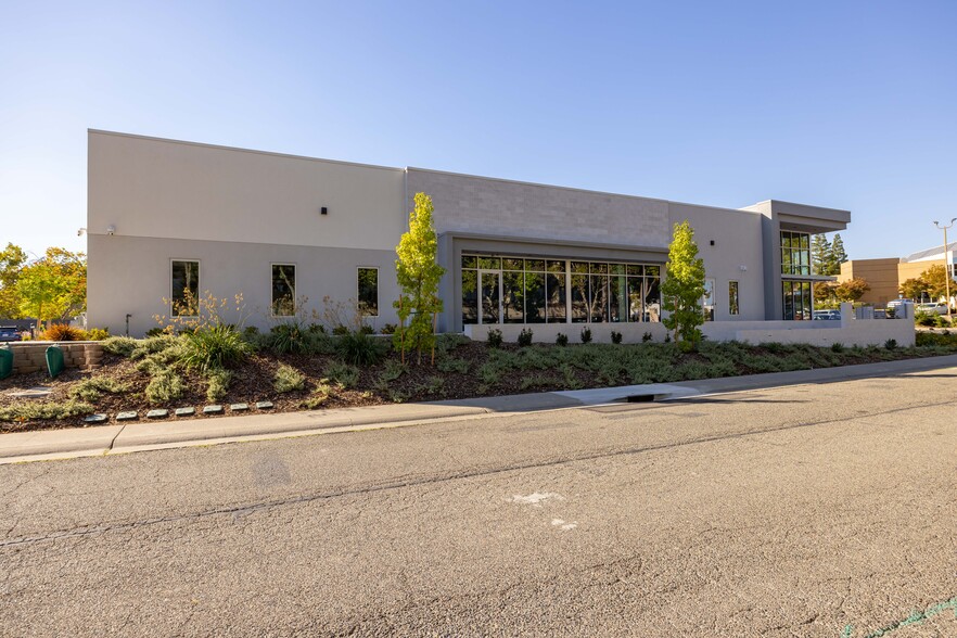 1623 Santa Clara Dr, Roseville, CA for lease - Building Photo - Image 2 of 31