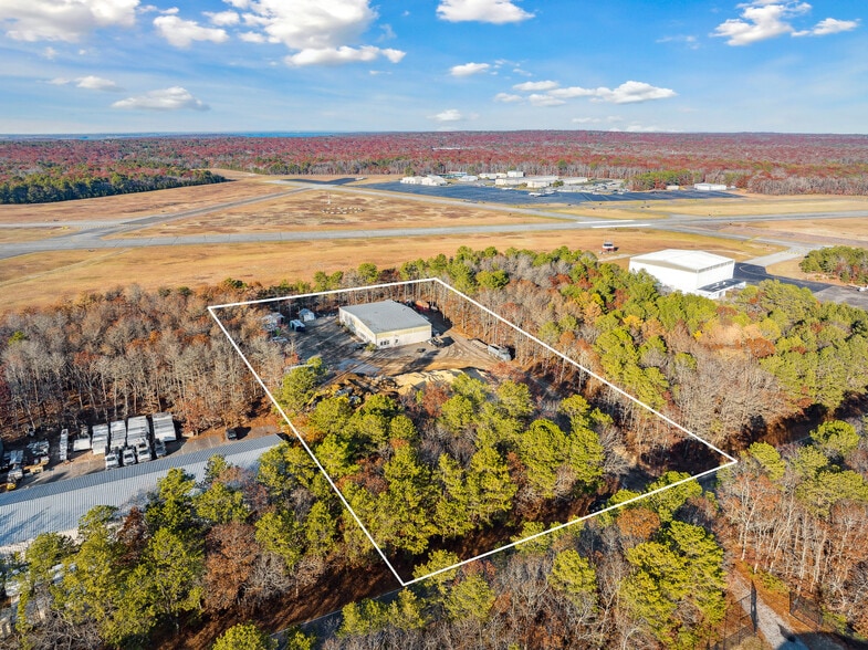 54 Industrial Rd, Wainscott, NY for sale - Aerial - Image 2 of 7