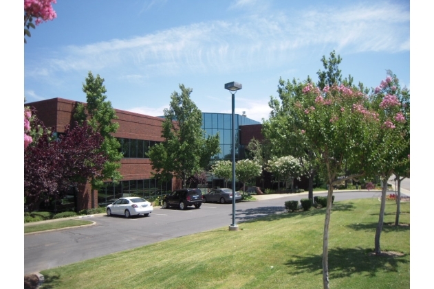 2525 Airpark Dr, Redding, CA for lease - Primary Photo - Image 1 of 5