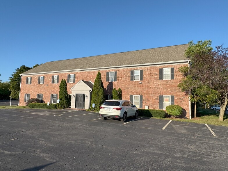 10144 N Port Washington Rd, Mequon, WI for lease - Building Photo - Image 1 of 24