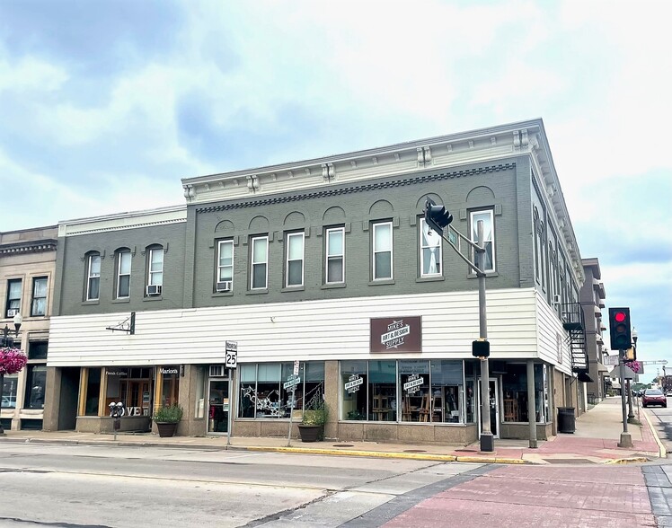 105 Main St E, Menomonie, WI for sale - Building Photo - Image 1 of 1