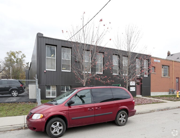 102 Breithaupt St, Kitchener, ON for lease - Building Photo - Image 2 of 2