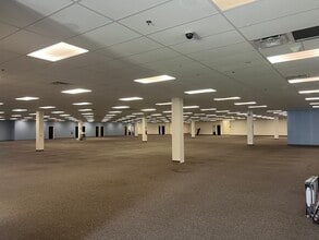 5120 W Waters Ave, Tampa, FL for sale Interior Photo- Image 2 of 8