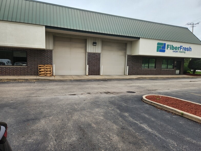 1625 Weld Rd, Elgin, IL for lease - Building Photo - Image 2 of 9