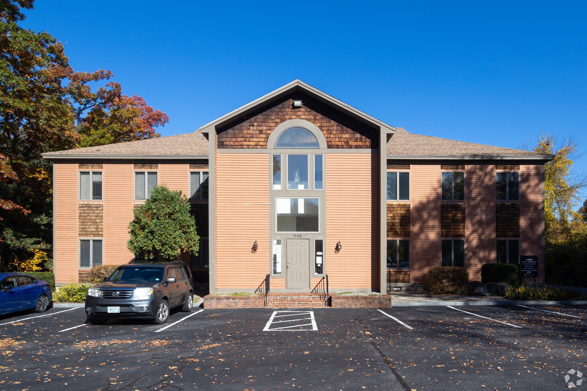 908 Hanover St, Manchester, NH 03104