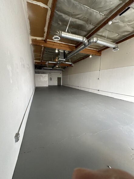 20920-20930 Lassen St, Chatsworth, CA for lease - Building Photo - Image 2 of 4