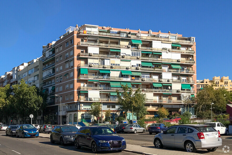 Multifamily in Madrid, MAD for sale - Primary Photo - Image 1 of 12