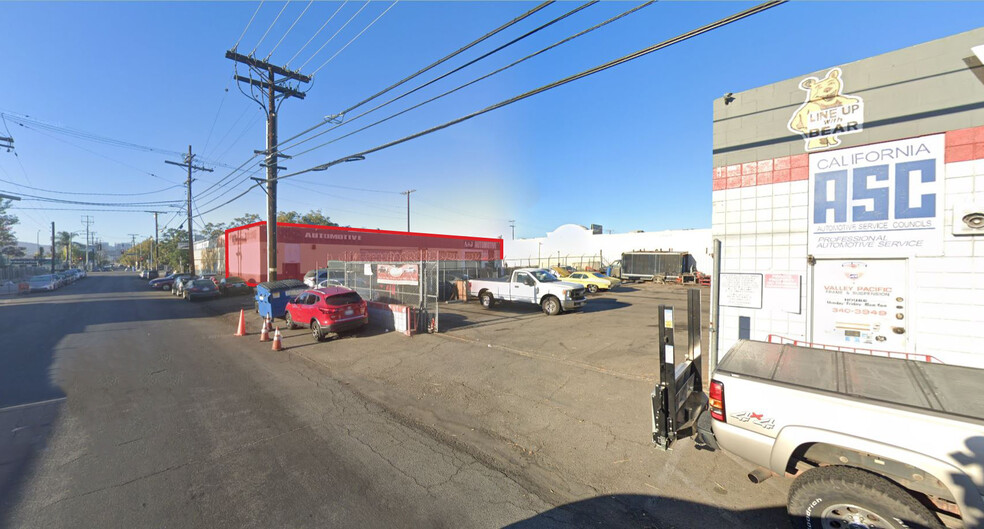 7219-7251 Deering Ave, Canoga Park, CA for lease - Building Photo - Image 2 of 4