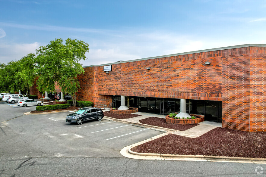 2200 Interstate North Dr, Charlotte, NC for lease - Building Photo - Image 1 of 7