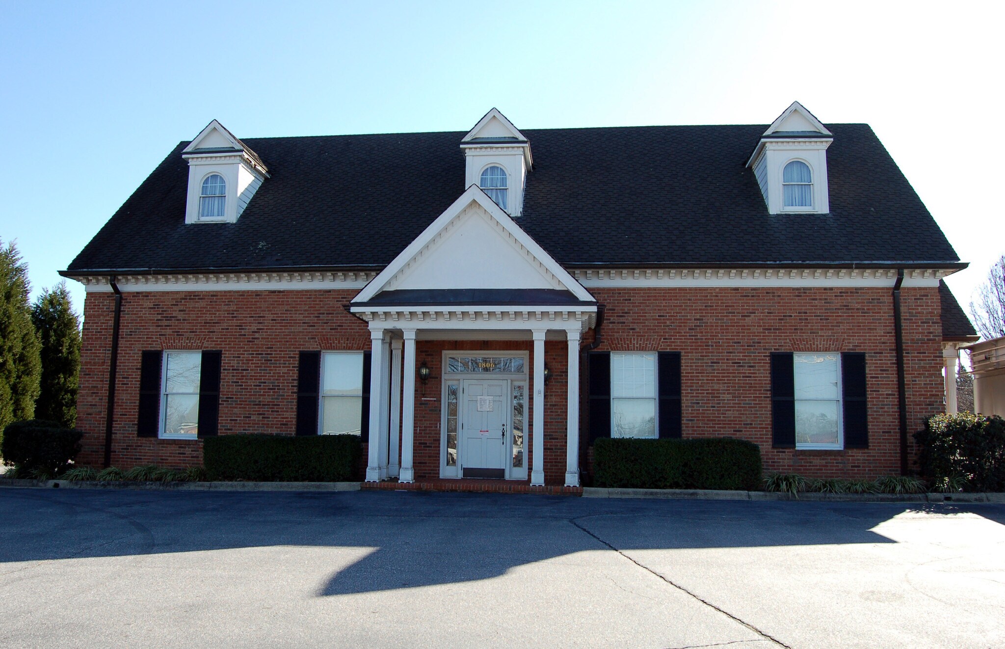 1806 12th Ave NE, Hickory, NC for sale Primary Photo- Image 1 of 1
