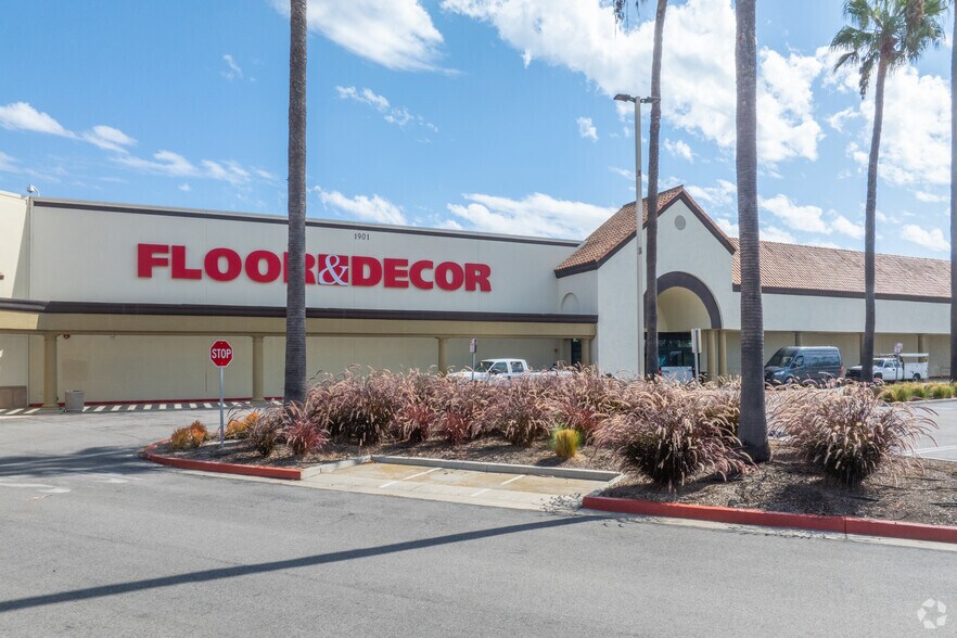 1901 E Ventura Blvd, Oxnard, CA for sale - Primary Photo - Image 1 of 1