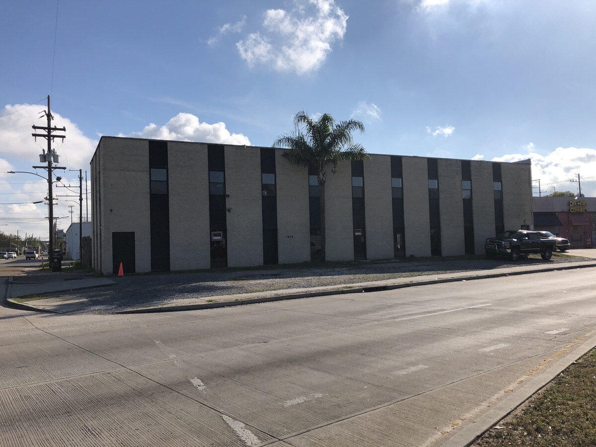 7979 Earhart Blvd, New Orleans, LA 70125