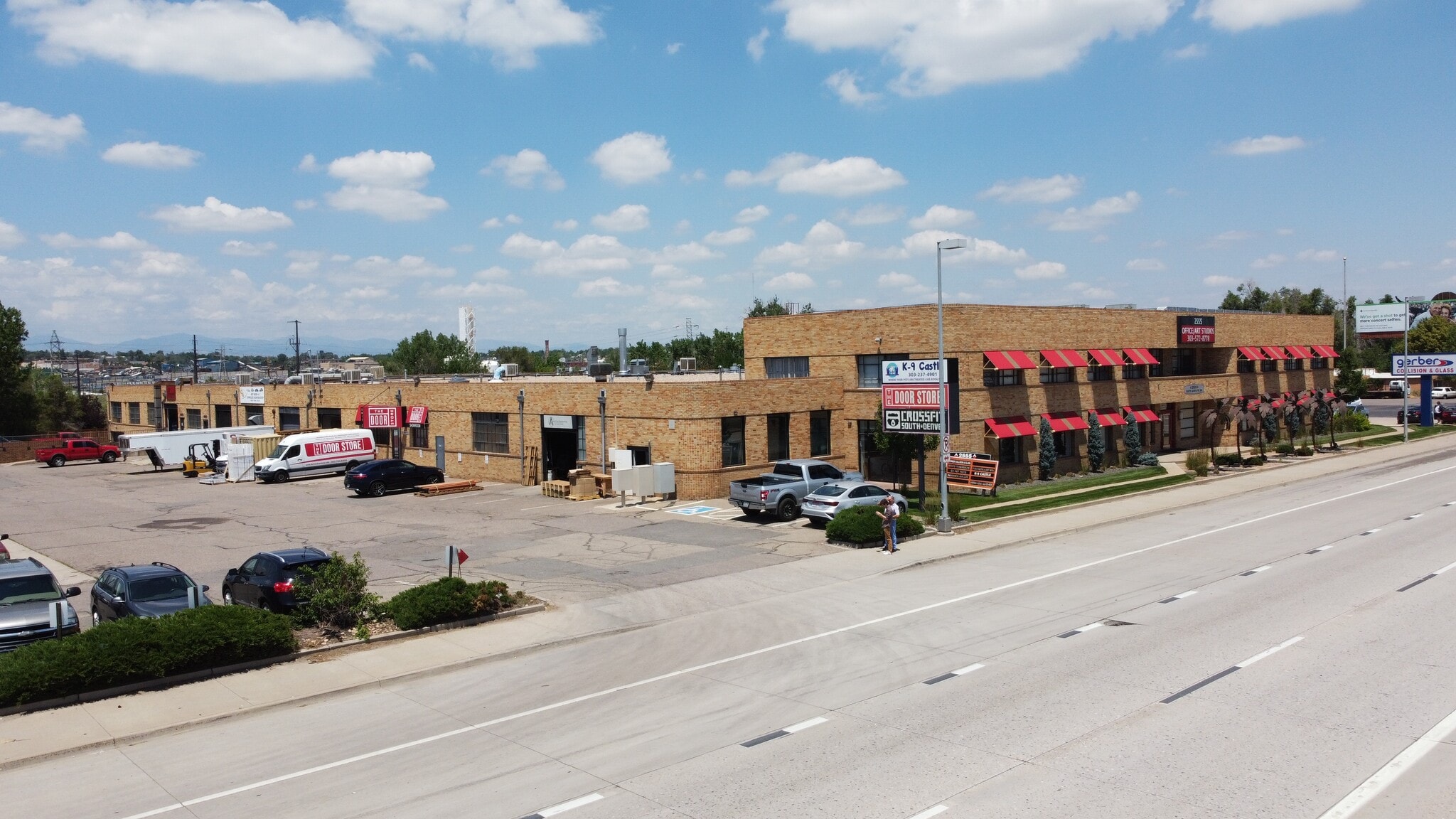 2555 S Santa Fe Dr, Denver, CO for lease Interior Photo- Image 1 of 6