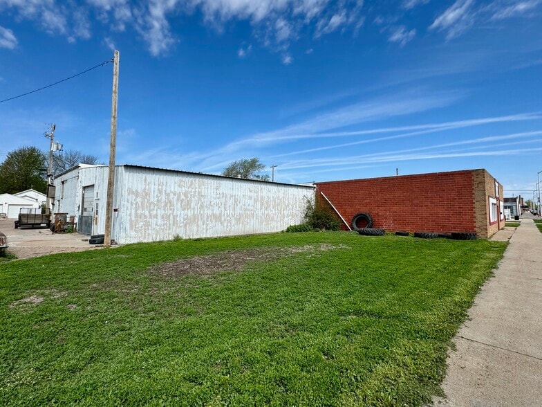 1712 Central Ave, Kearney, NE for lease - Building Photo - Image 2 of 7