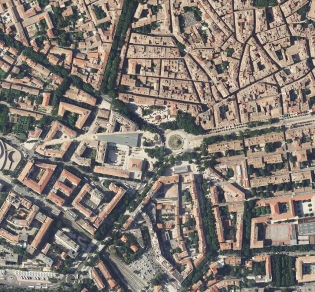 Retail in Aix-en-Provence for lease - Aerial - Image 1 of 4