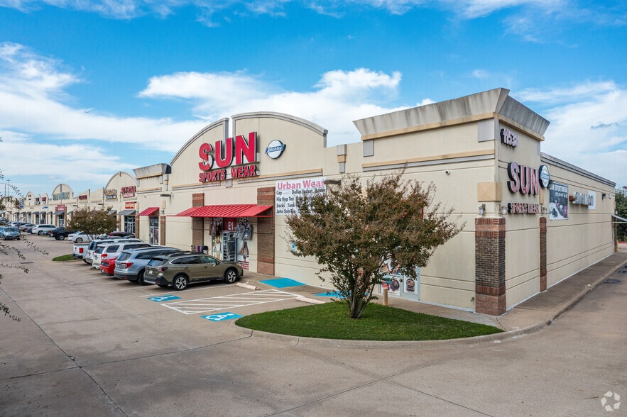 11538 Harry Hines Blvd, Dallas, TX for sale - Building Photo - Image 3 of 13