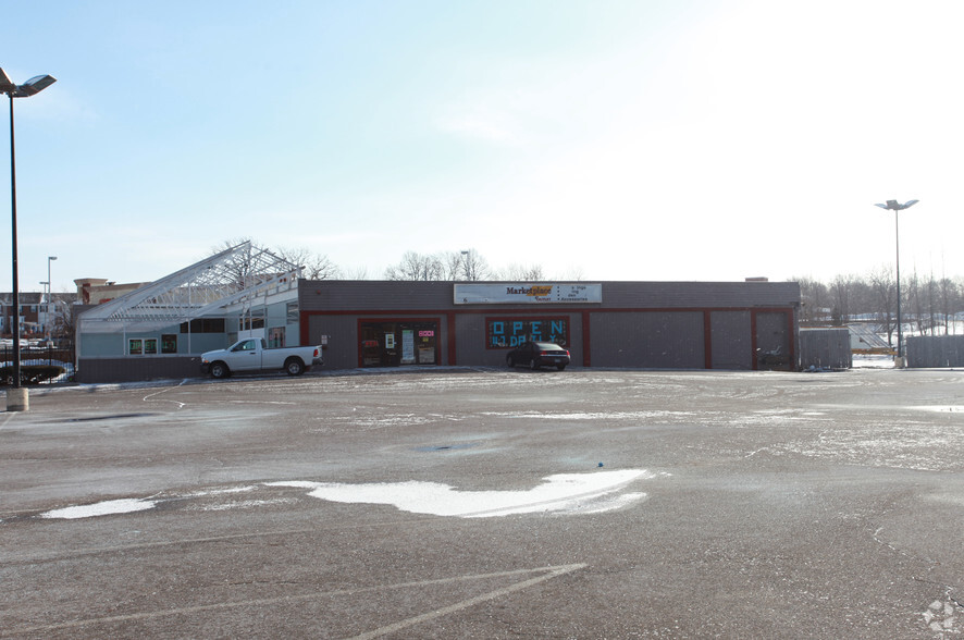 8001 Bass Lake Rd, New Hope, MN for lease - Building Photo - Image 2 of 2