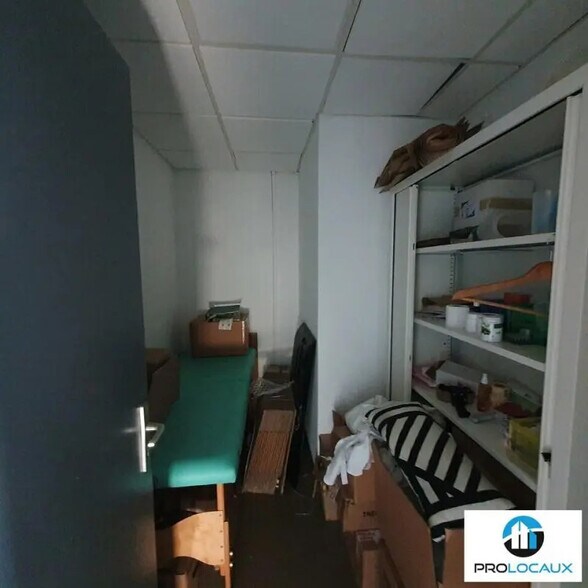 Office in Eybens for lease - Interior Photo - Image 2 of 7