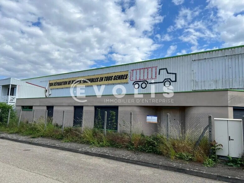 Industrial in Lorette for sale - Building Photo - Image 3 of 12