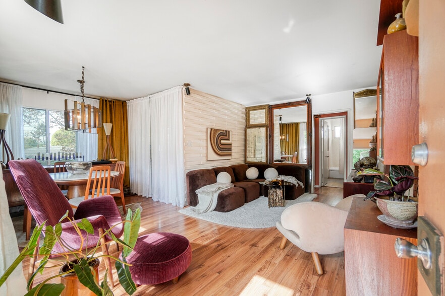 904 N Spaulding Ave, Los Angeles, CA for sale - Interior Photo - Image 2 of 34